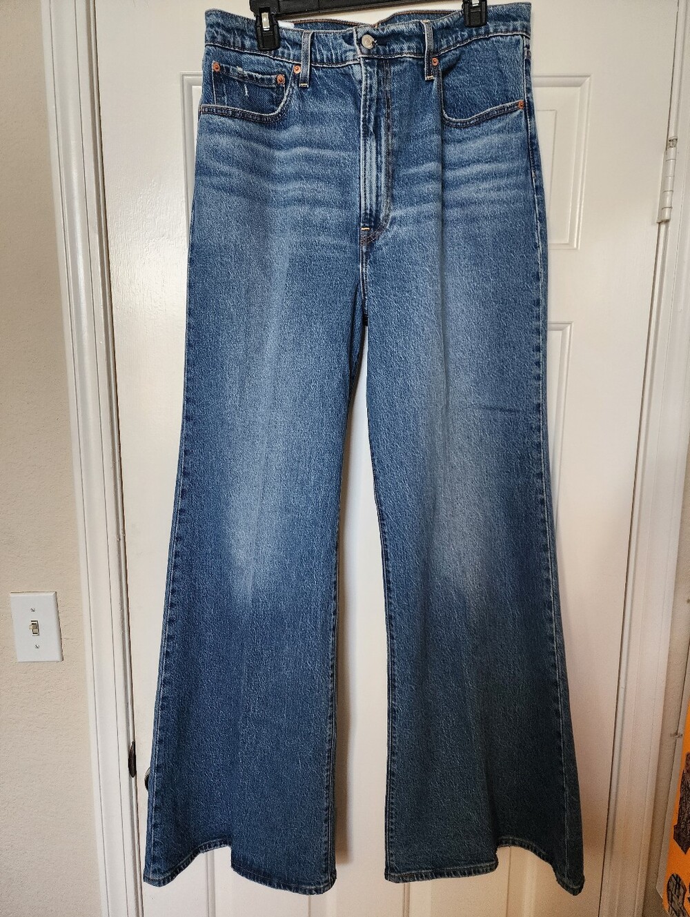 Ribcage Levi's Medium Blue Wide-Leg High-Rise Jeans